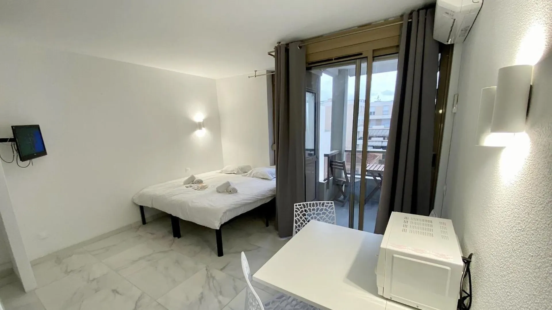 ז'ואן-לה-פינס Residence Graziella Studio 405 צרפת